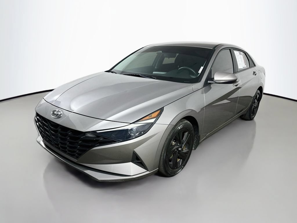 Used 2023 Hyundai Elantra SEL FWD video 3