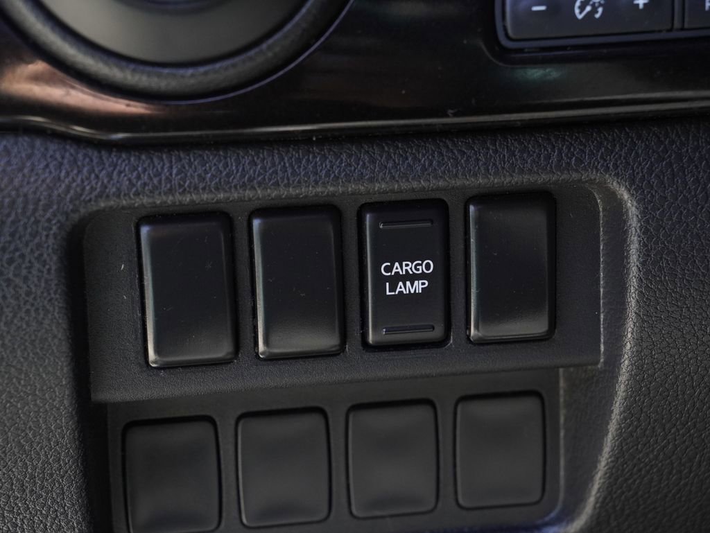 Used 2017 Nissan Titan SV RWD image 11