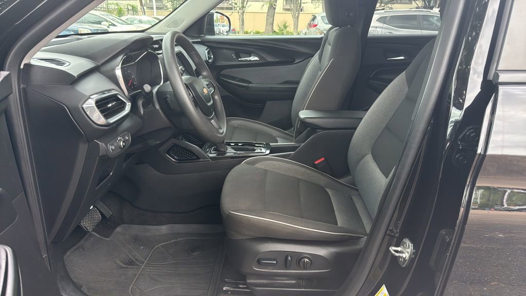 Used 2023 Chevrolet TrailBlazer LT w/ Convenience Package AWD/4WD image 10