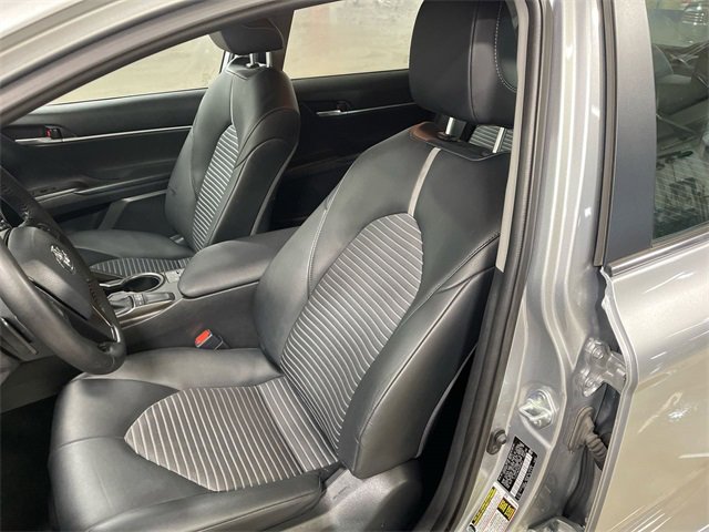 Used 2023 Toyota Camry SE image 11