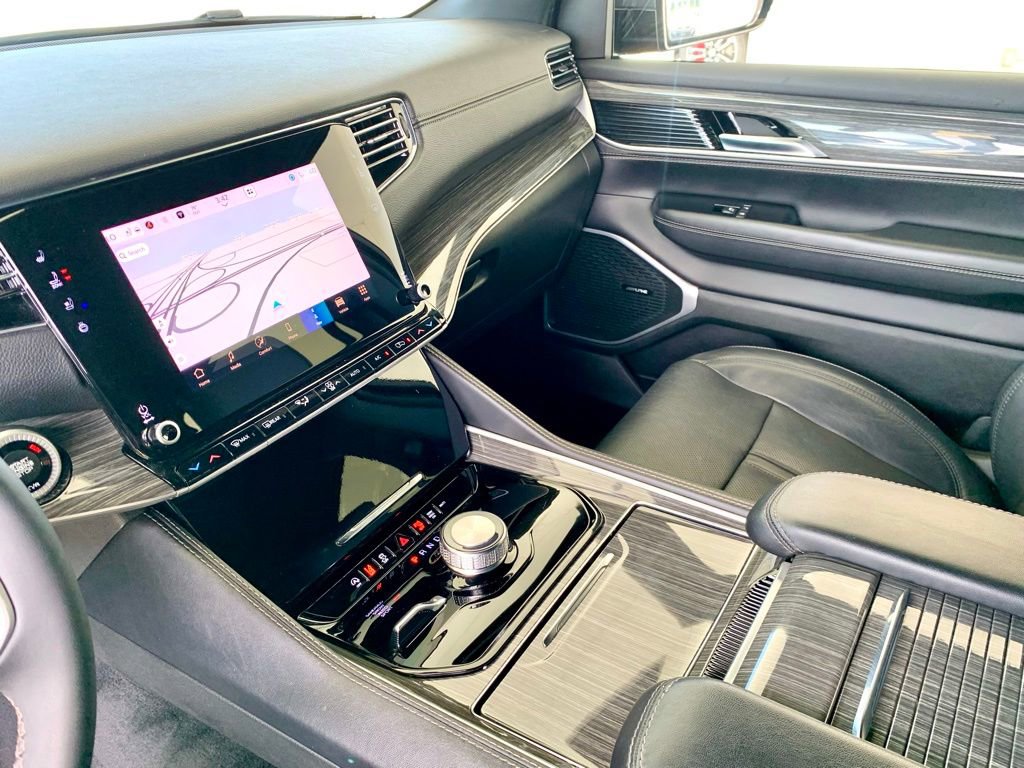 Used 2022 Jeep Wagoneer Series II AWD/4WD image 42