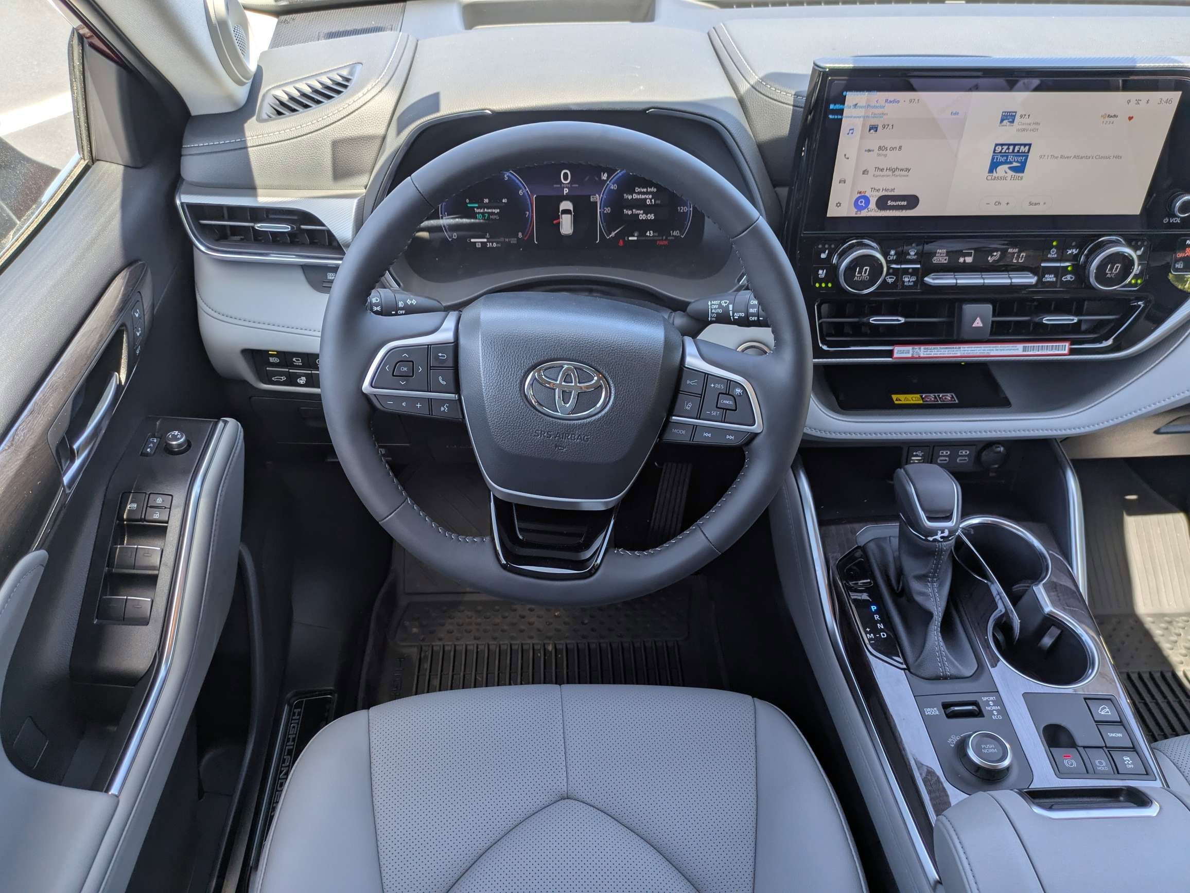 New 2026 Toyota Highlander Platinum AWD/4WD image 16