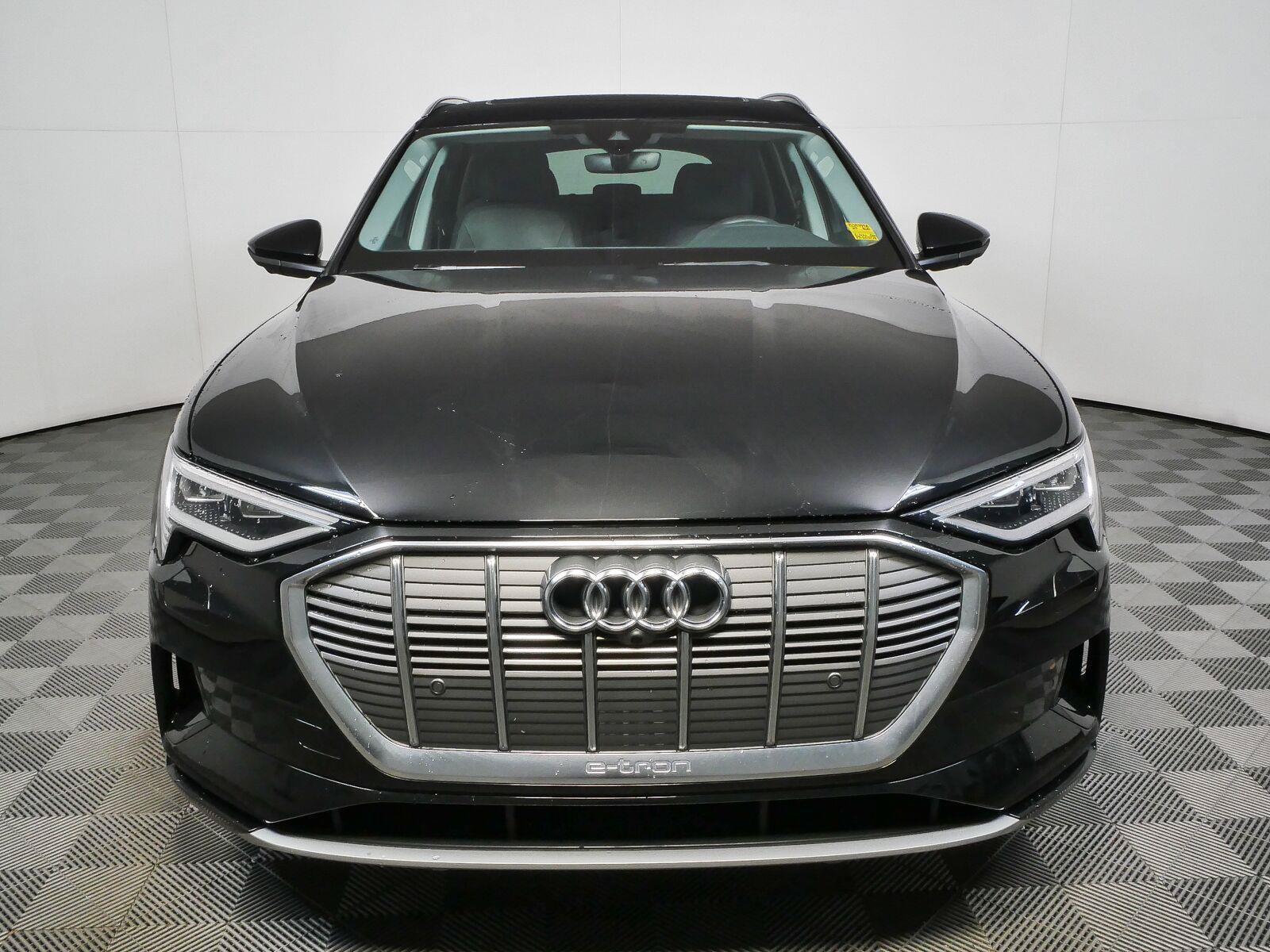 Used 2023 Audi e-tron Premium Plus w/ Premium Plus Package AWD/4WD image 36