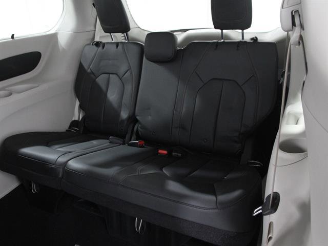 Used 2019 Chrysler Pacifica Touring-L w/ Advanced Safetytec Group image 22