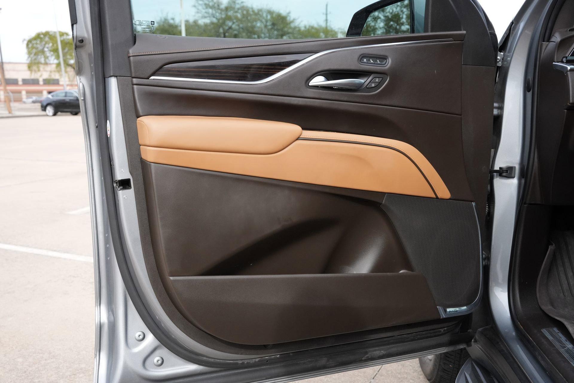 Used 2023 Cadillac Escalade ESV Premium Luxury image 19