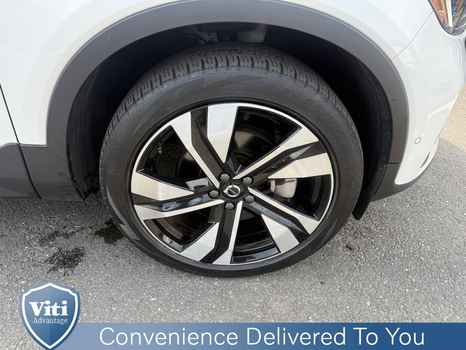 Certified 2024 Volvo XC40 B5 Plus w/ Protection Package Premier AWD/4WD image 15