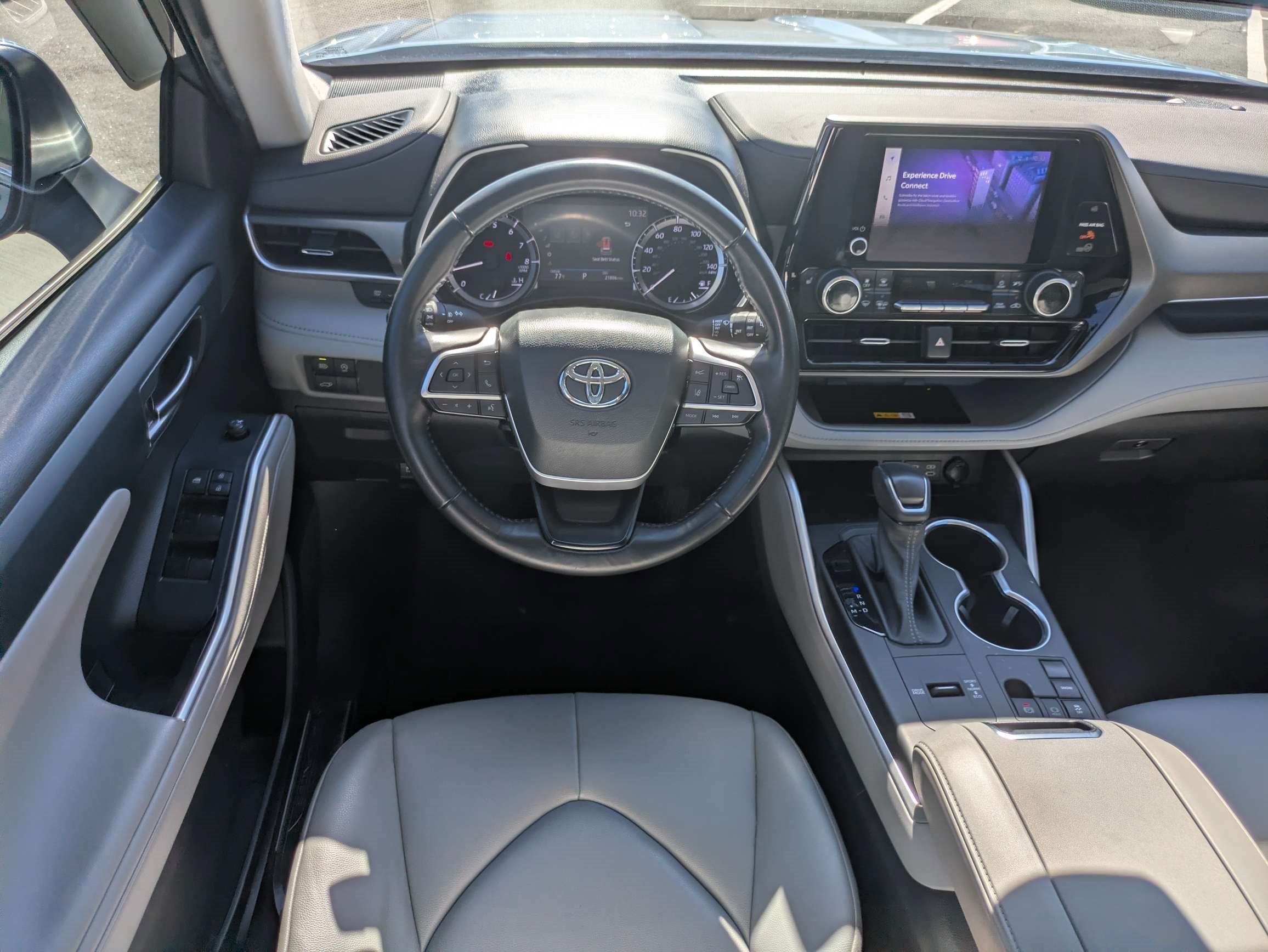 Used 2023 Toyota Highlander XLE FWD image 23