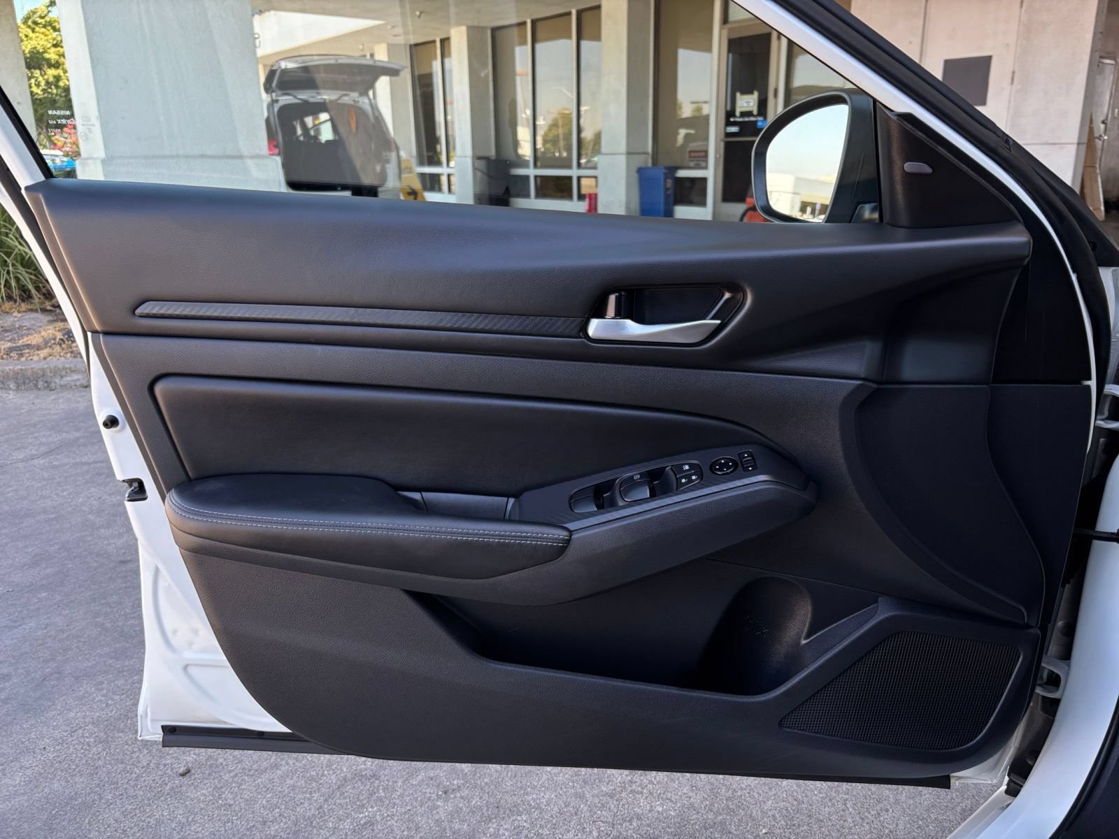 Used 2025 Nissan Altima 2.5 SV FWD image 18