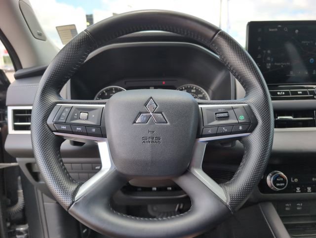 Used 2025 Mitsubishi Outlander SE FWD image 23