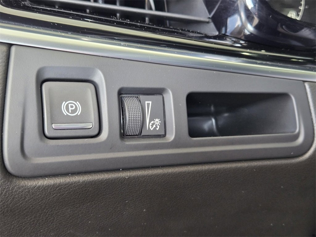 Used 2025 Cadillac XT6 Premium Luxury image 38