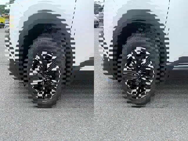 New 2025 Nissan Kicks SV image 9