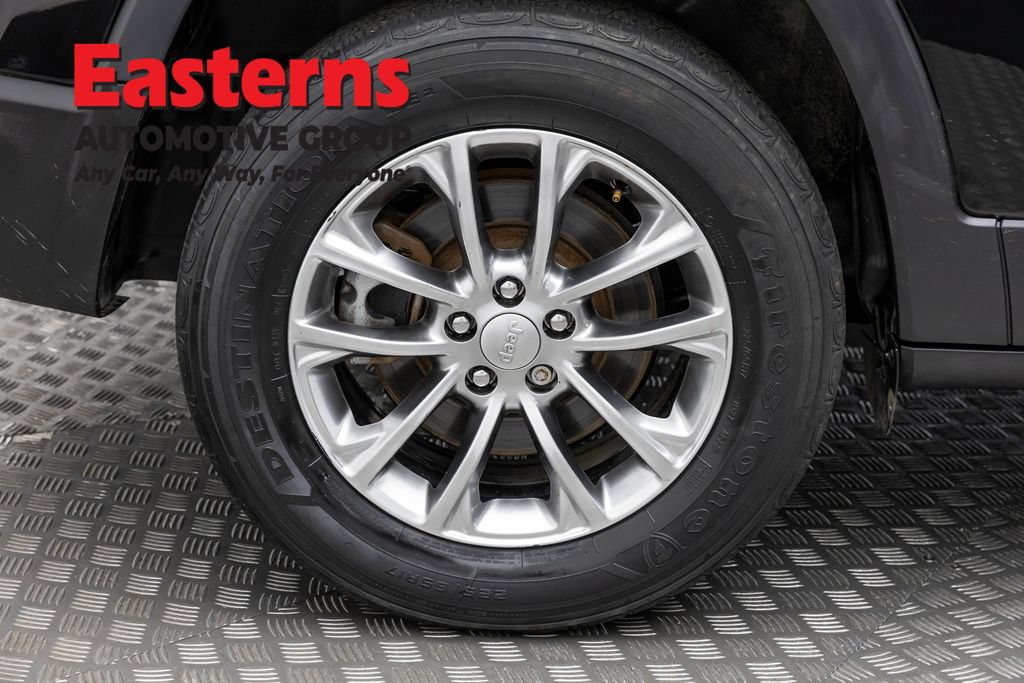 Used 2021 Jeep Cherokee Latitude Plus AWD/4WD image 30