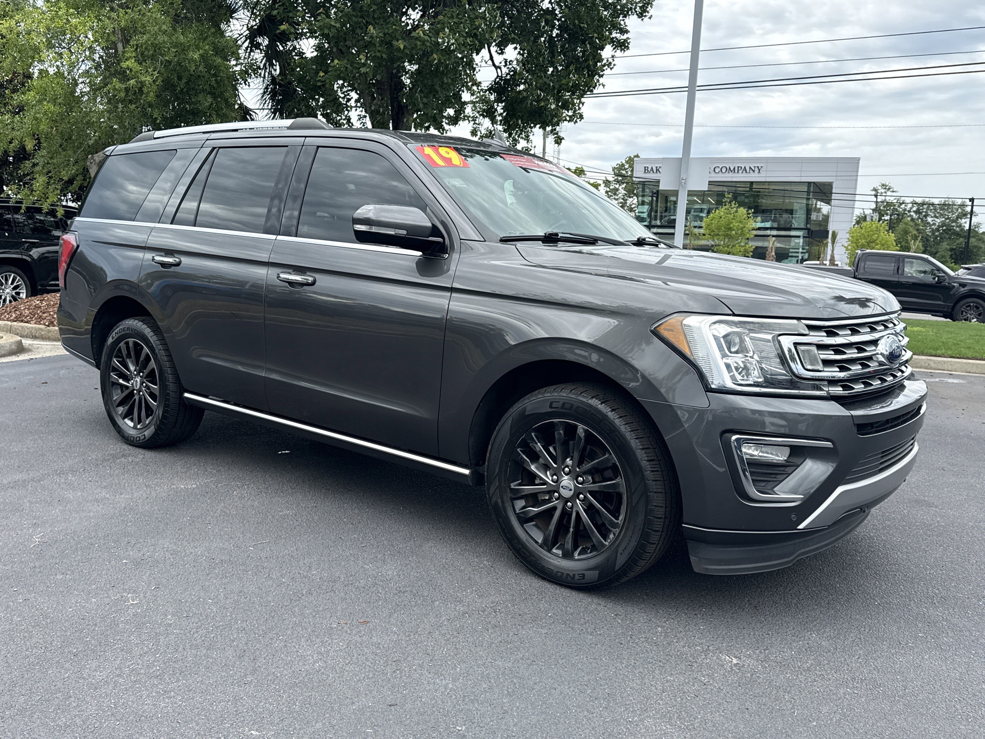 Used 2019 Ford Expedition Limited w/ Driver Assistance Package RWD image 2