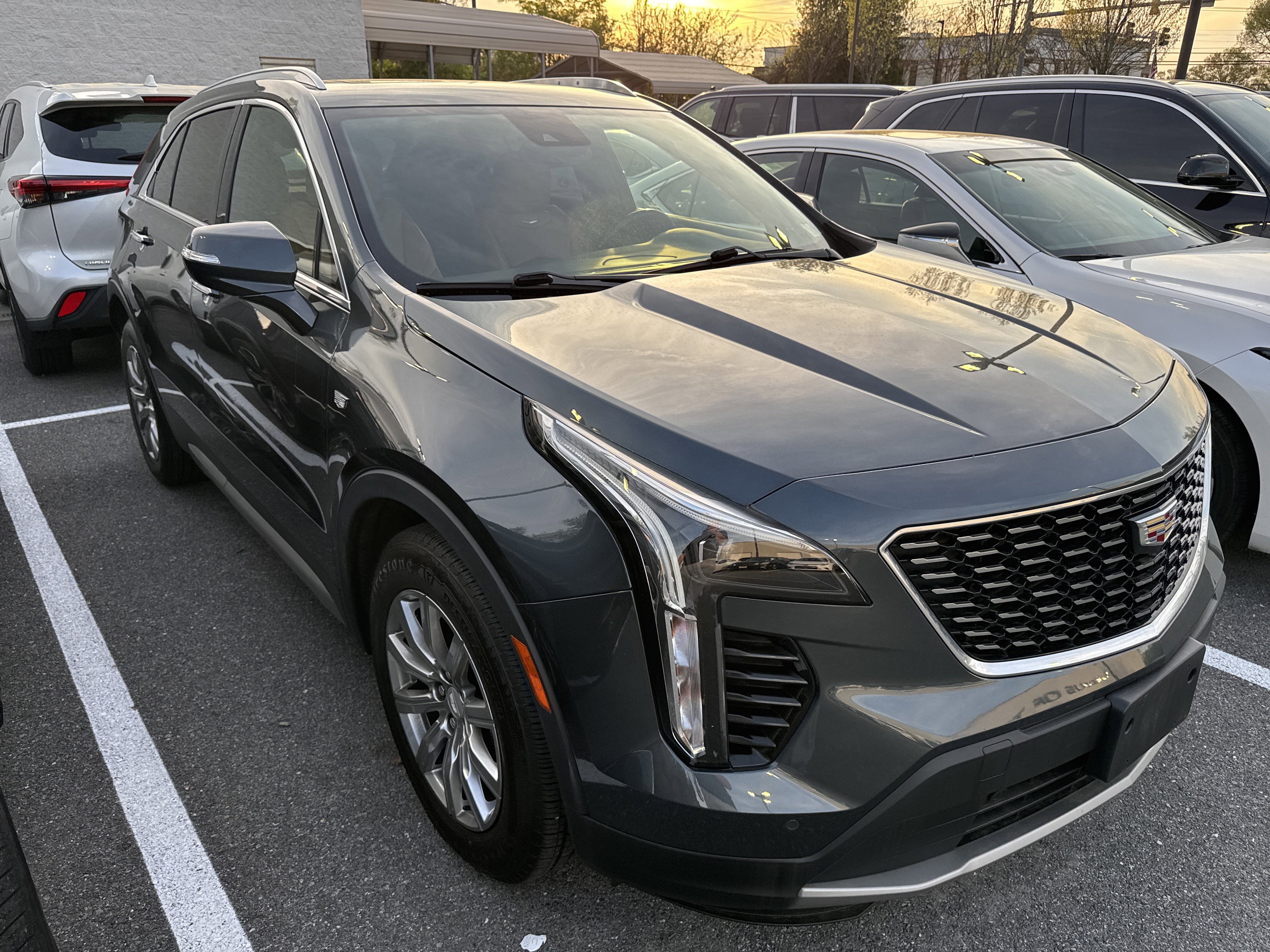 Used 2021 Cadillac XT4 Premium Luxury image 4