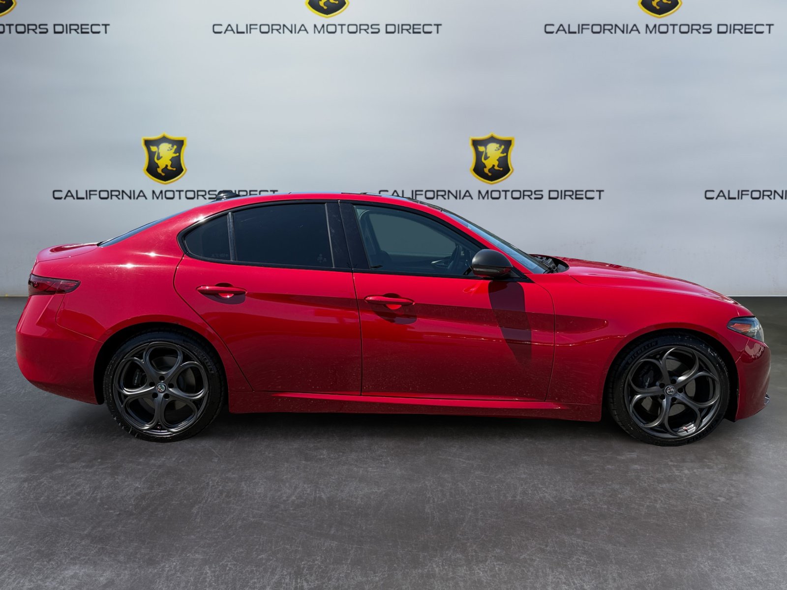 Used 2018 Alfa Romeo Giulia Ti w/ Nero Edizione RWD image 6