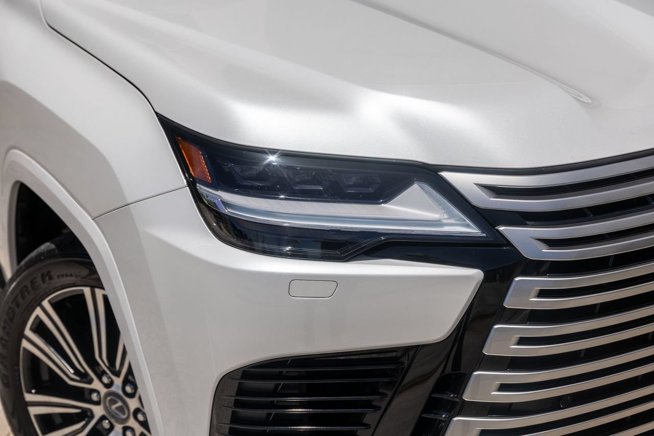 Used 2024 Lexus LX 600 4WD w/ Luxury Package image 2