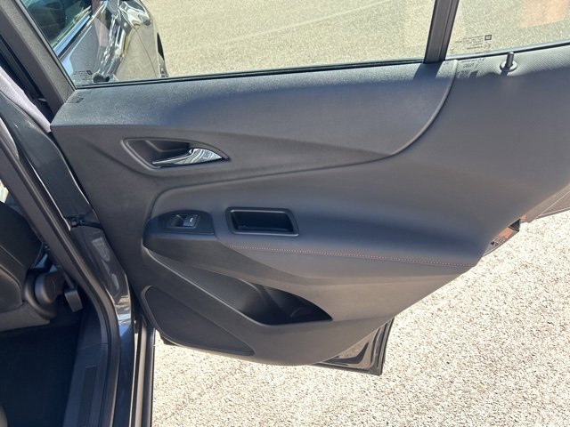 Used 2022 Chevrolet Equinox RS w/ Infotainment Package image 9