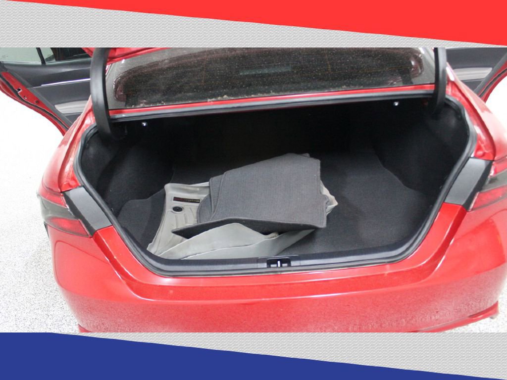 Used 2020 Toyota Camry SE w/ Carpet Mat Package image 24