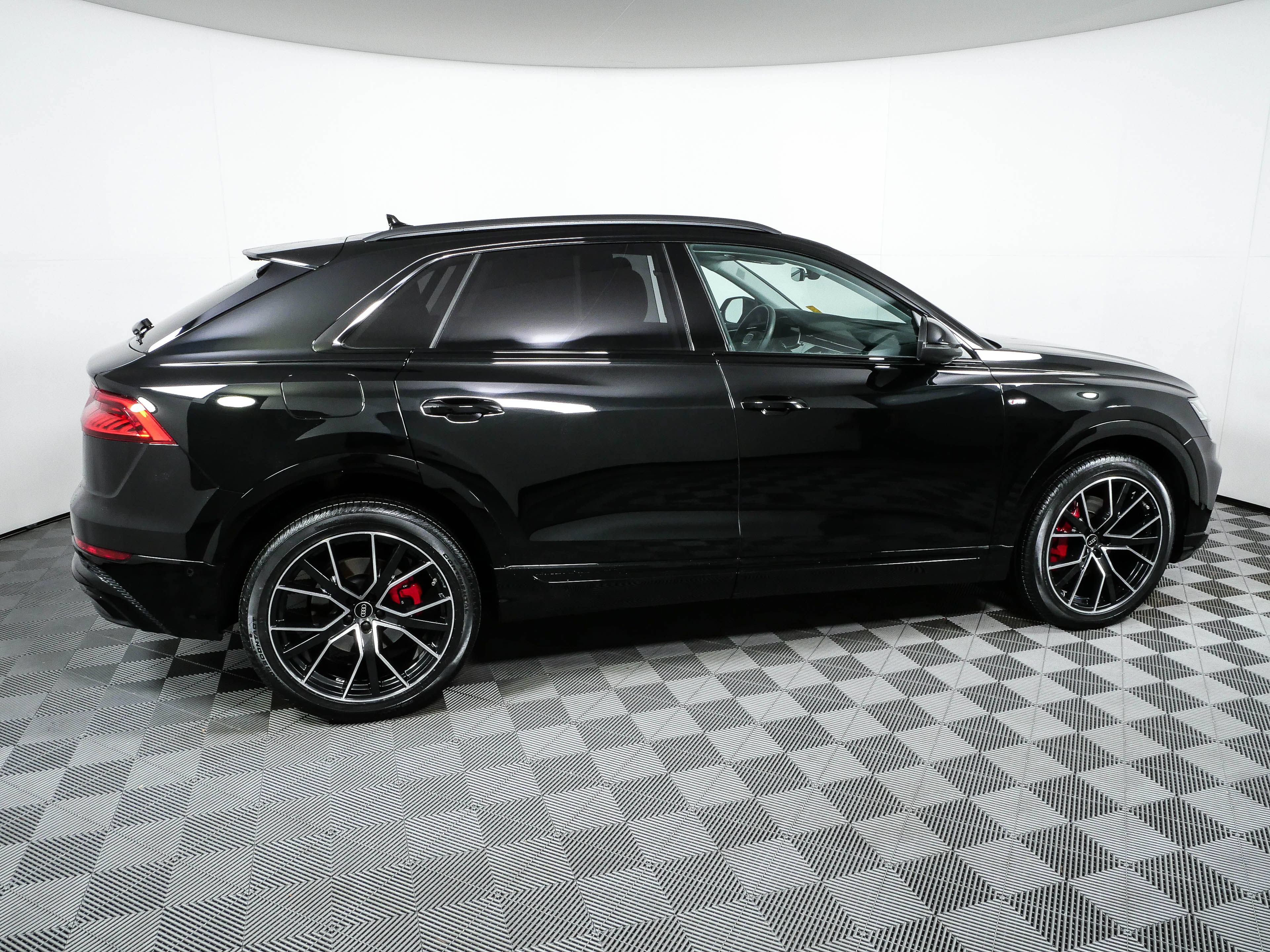 Used 2023 Audi Q8 Premium Plus w/ Premium Plus Package AWD/4WD image 2