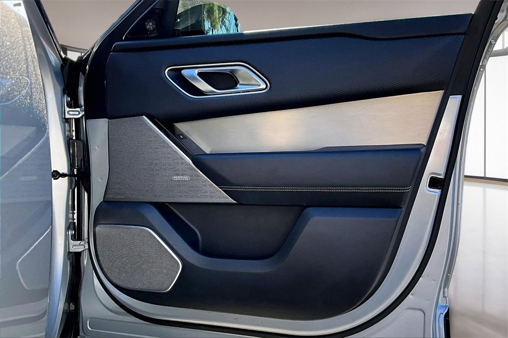 Used 2021 Land Rover Range Rover Velar R-Dynamic S image 26