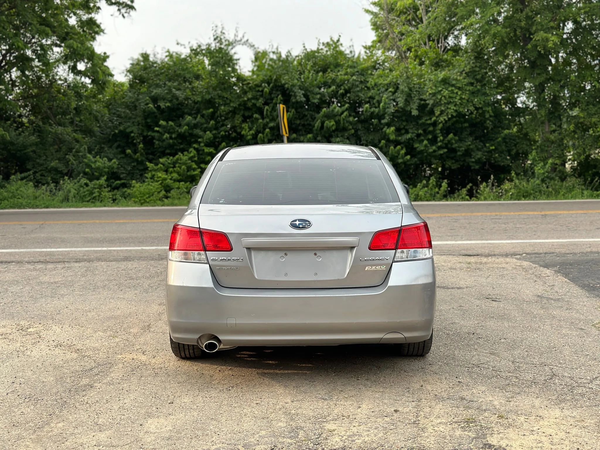 Used 2010 Subaru Legacy 2.5i Limited image 3