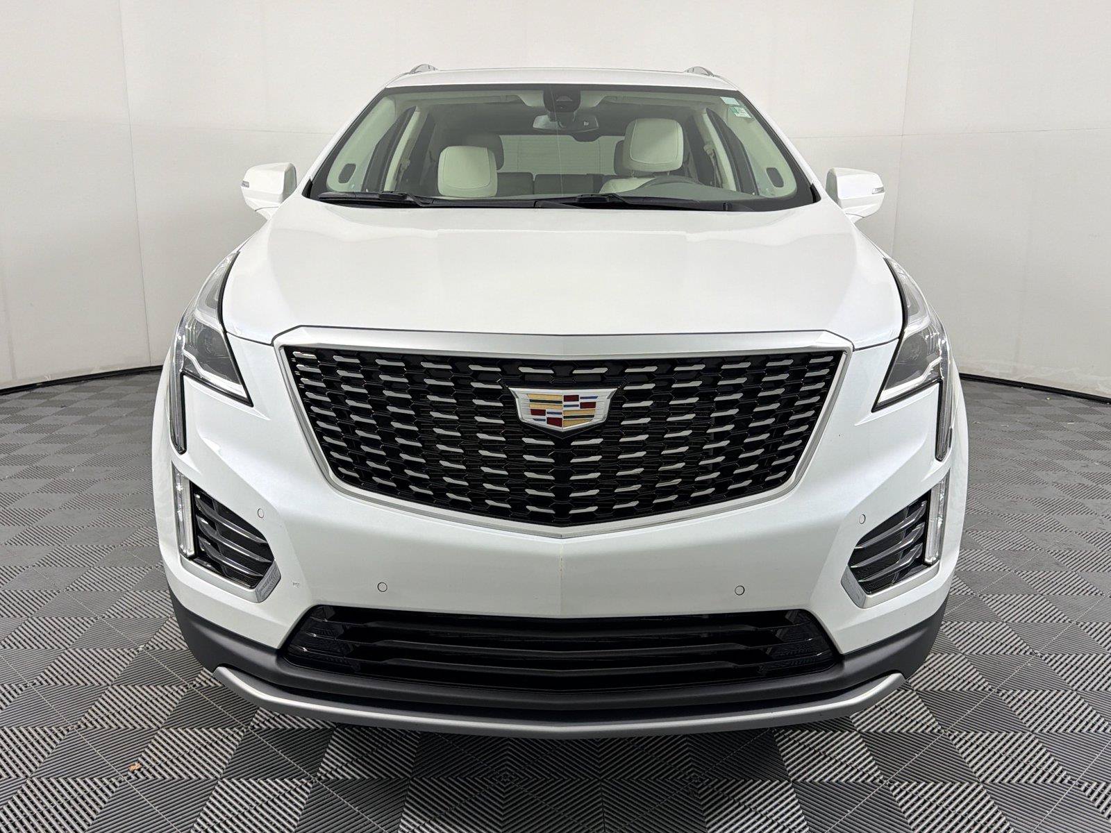 Certified 2024 Cadillac XT5 Premium Luxury AWD/4WD image 2