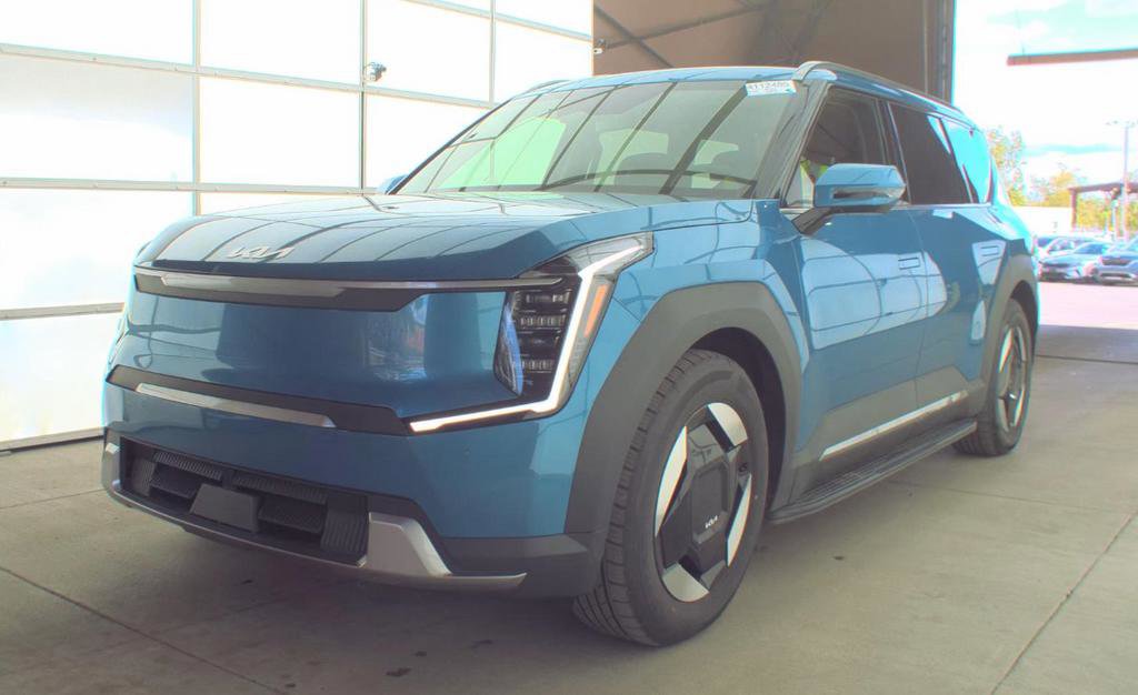Certified 2024 Kia EV9 Wind AWD/4WD image 3
