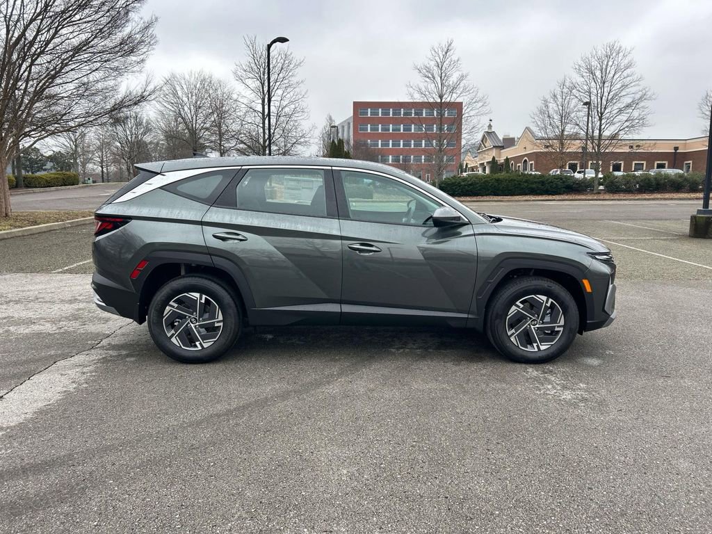 New 2026 Hyundai Tucson Blue SE image 8