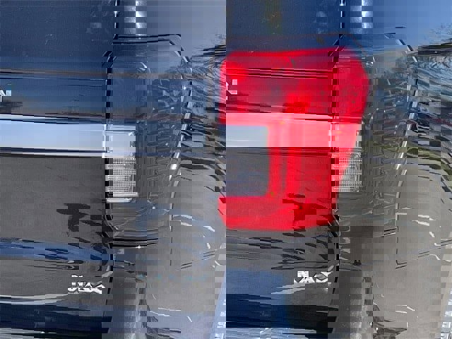 Used 2023 Ford Expedition Max XLT image 7