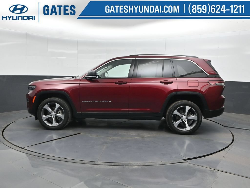 Used 2023 Jeep Grand Cherokee Limited AWD/4WD image 7