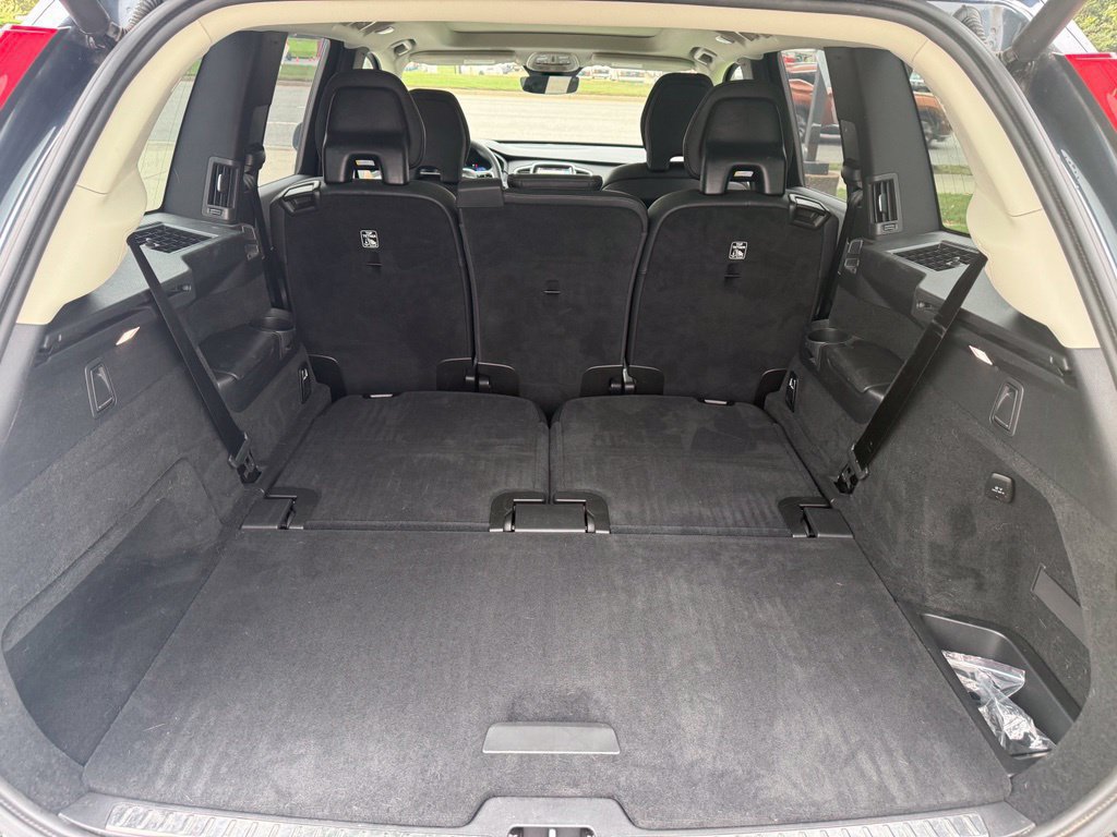 Used 2025 Volvo XC90 T8 Plus w/ Protection Package Premier AWD/4WD image 14
