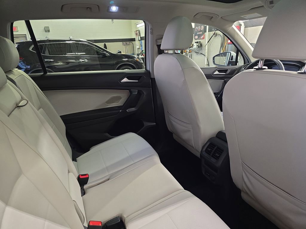 Used 2020 Volkswagen Tiguan SEL image 11