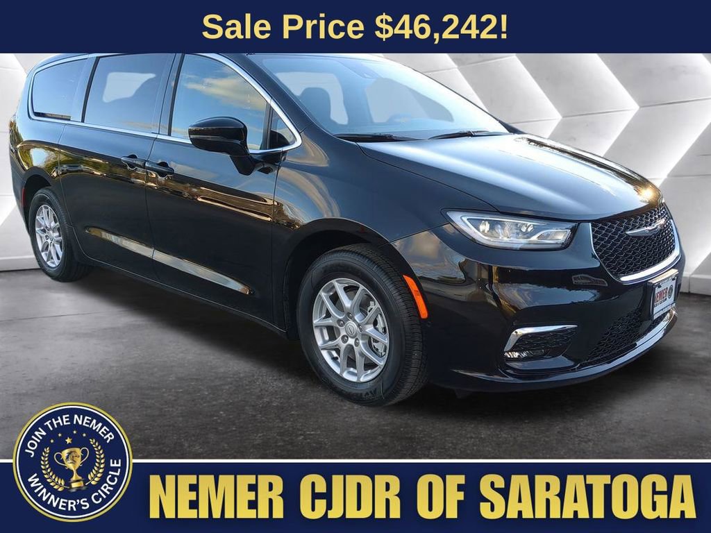 New 2026 Chrysler Pacifica Select image 1