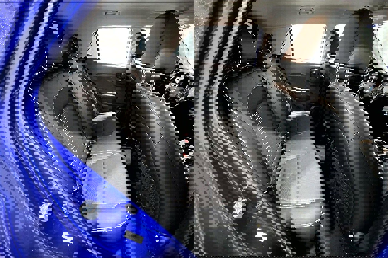 Used 2025 Hyundai Venue Limited image 25