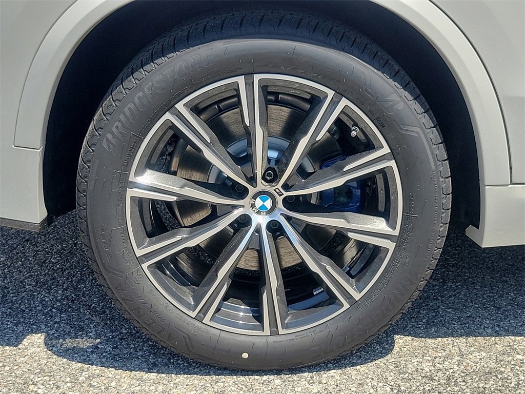 New 2025 BMW X5 M60i image 8