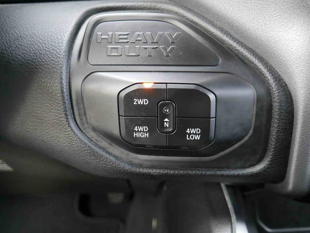 Certified 2025 RAM 3500 Big Horn image 31