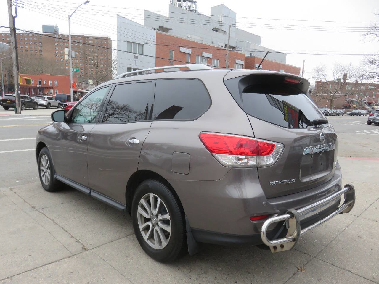 Used 2013 Nissan Pathfinder SV image 5