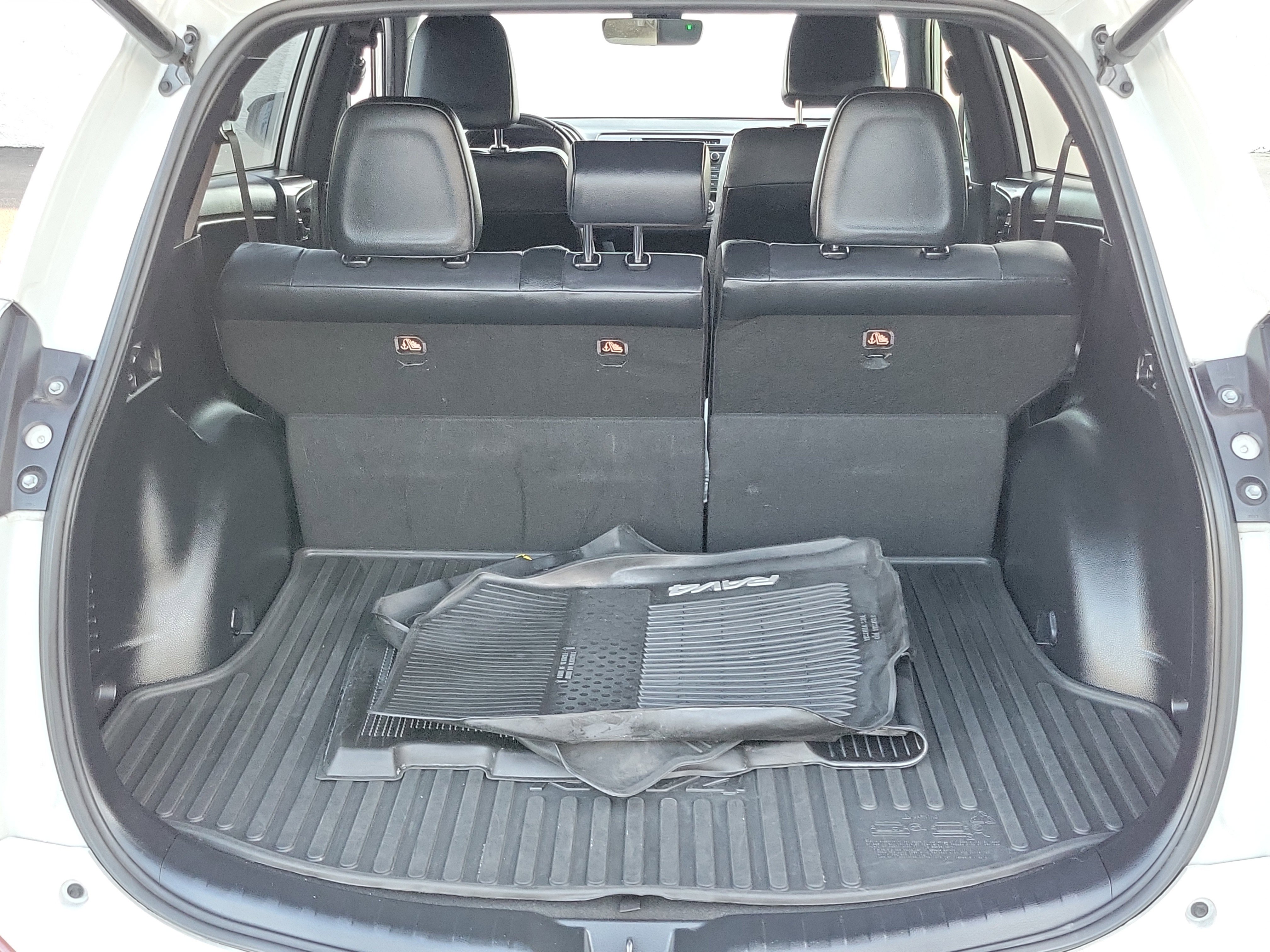 Used 2018 Toyota RAV4 SE w/ Power Extra Value Package FWD image 21