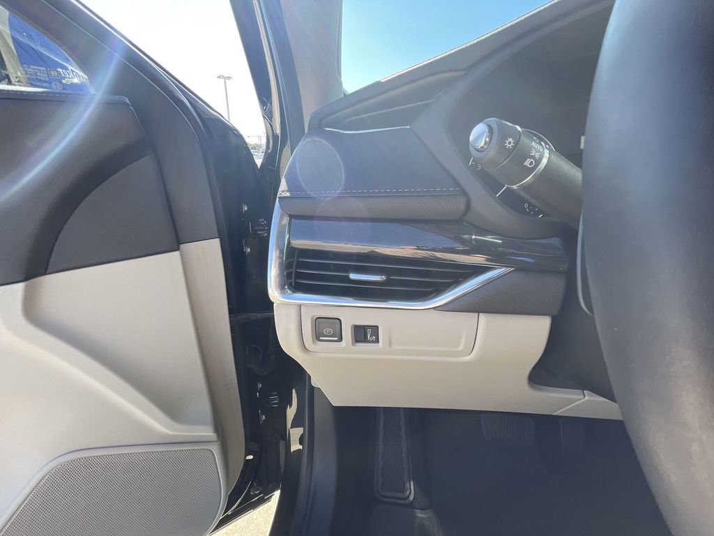 Used 2019 Cadillac XT4 Premium Luxury AWD/4WD image 18
