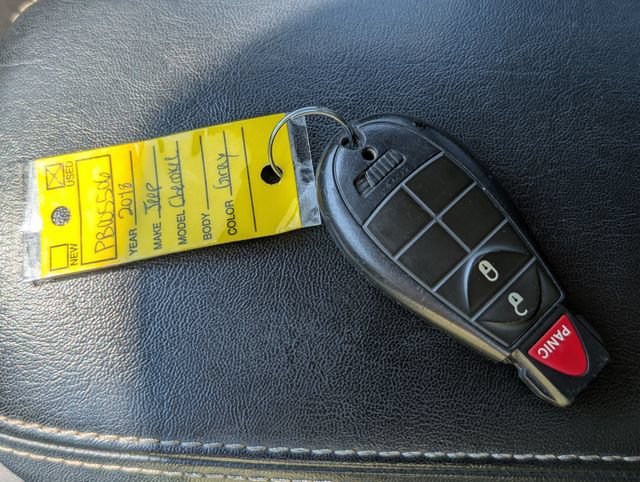 Used 2018 Jeep Cherokee Latitude w/ Altitude Package FWD image 13