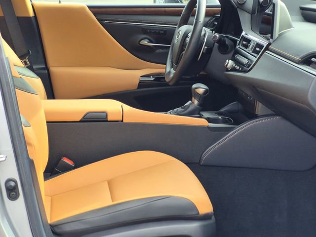 Used 2025 Lexus ES 350 w/ Premium Package image 22