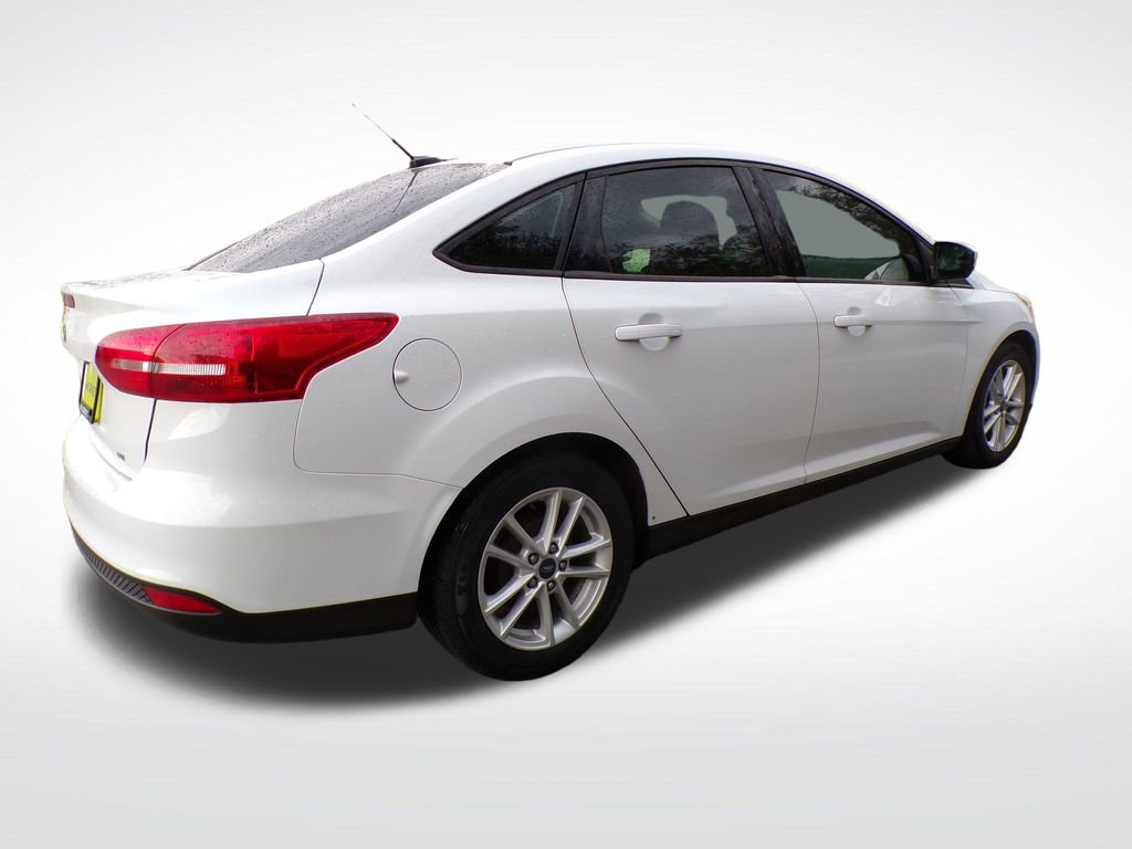 Used 2016 Ford Focus SE w/ SE Cold Weather Package FWD image 8