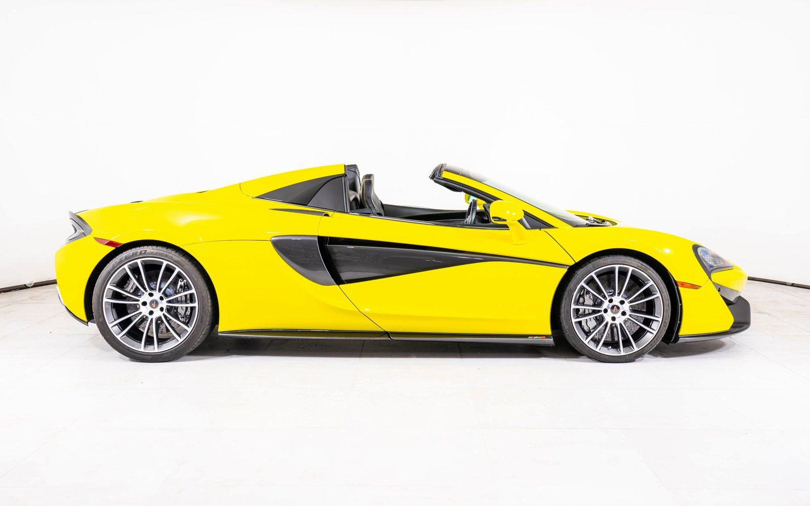 Used 2018 McLaren 570S Spider image 8