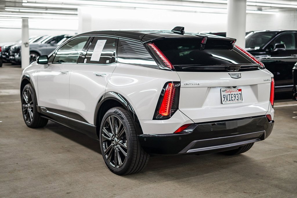 Used 2025 Cadillac Optiq Sport 2 image 4