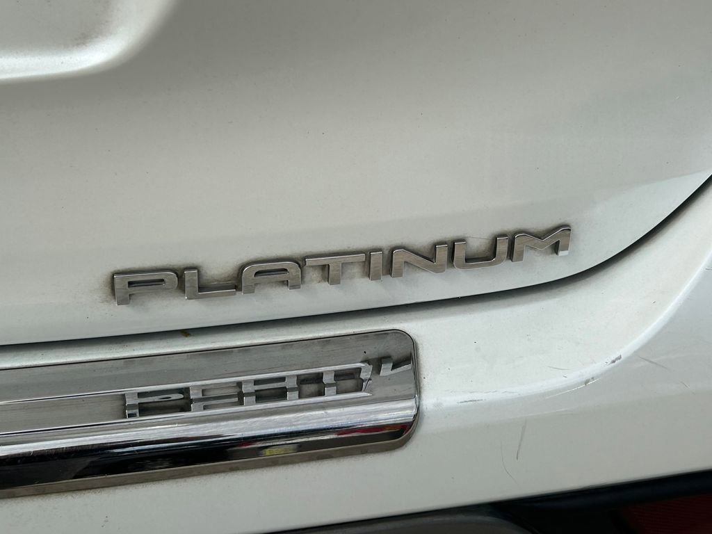 Used 2021 Toyota Highlander Platinum image 14