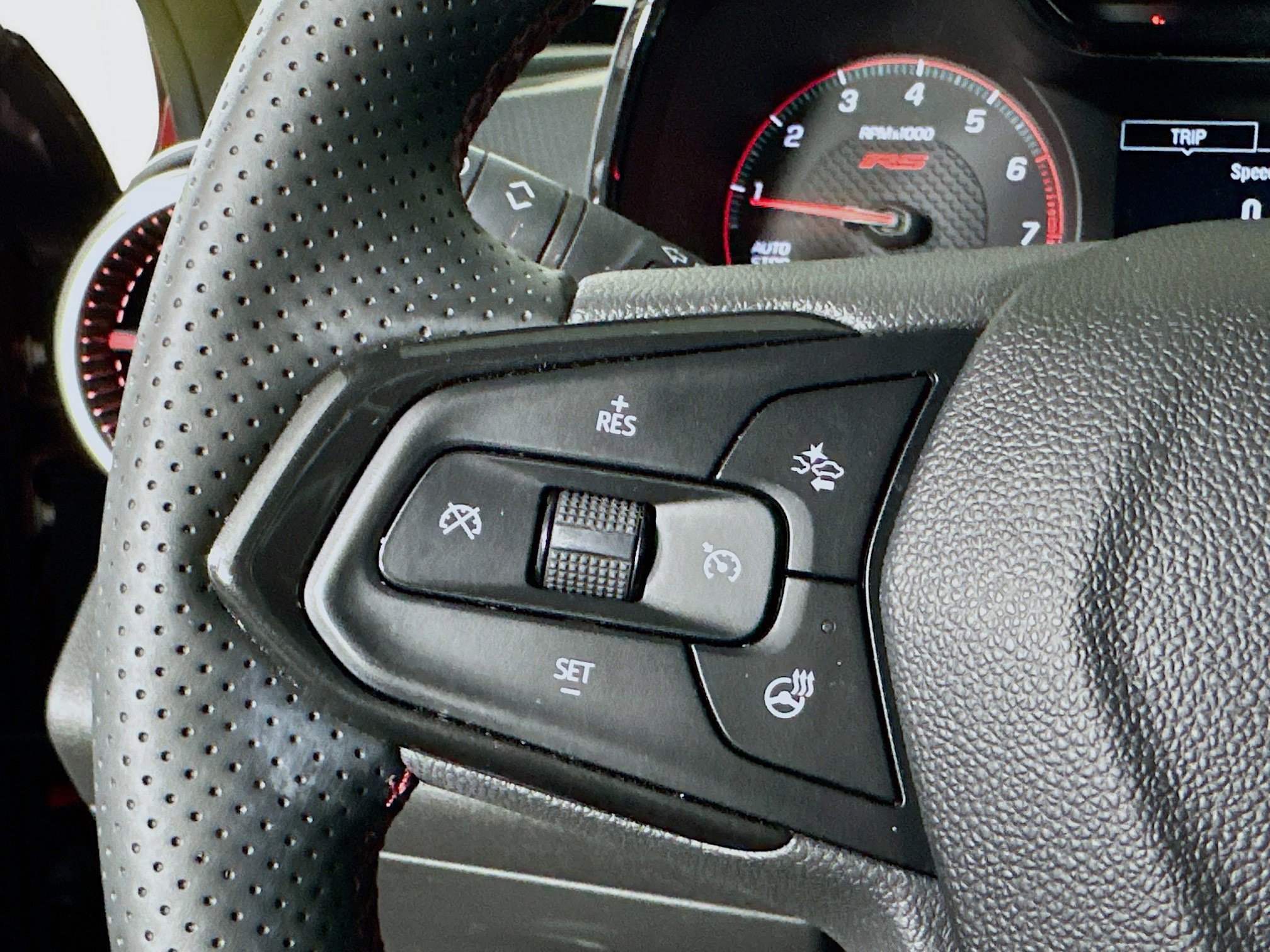 Used 2024 Chevrolet Trax RS w/ Sunroof Package image 16