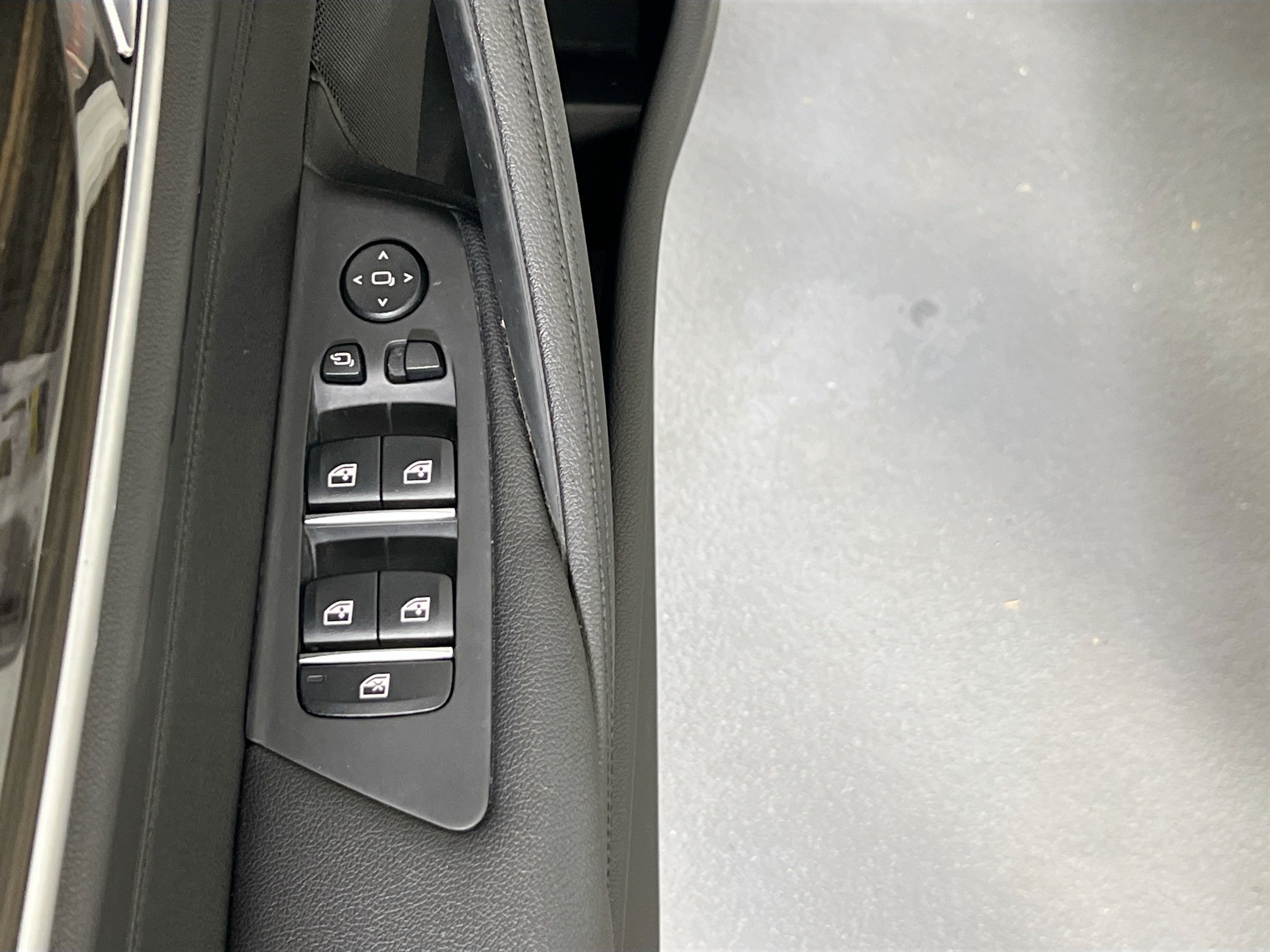 Used 2018 BMW 530i xDrive AWD/4WD image 18