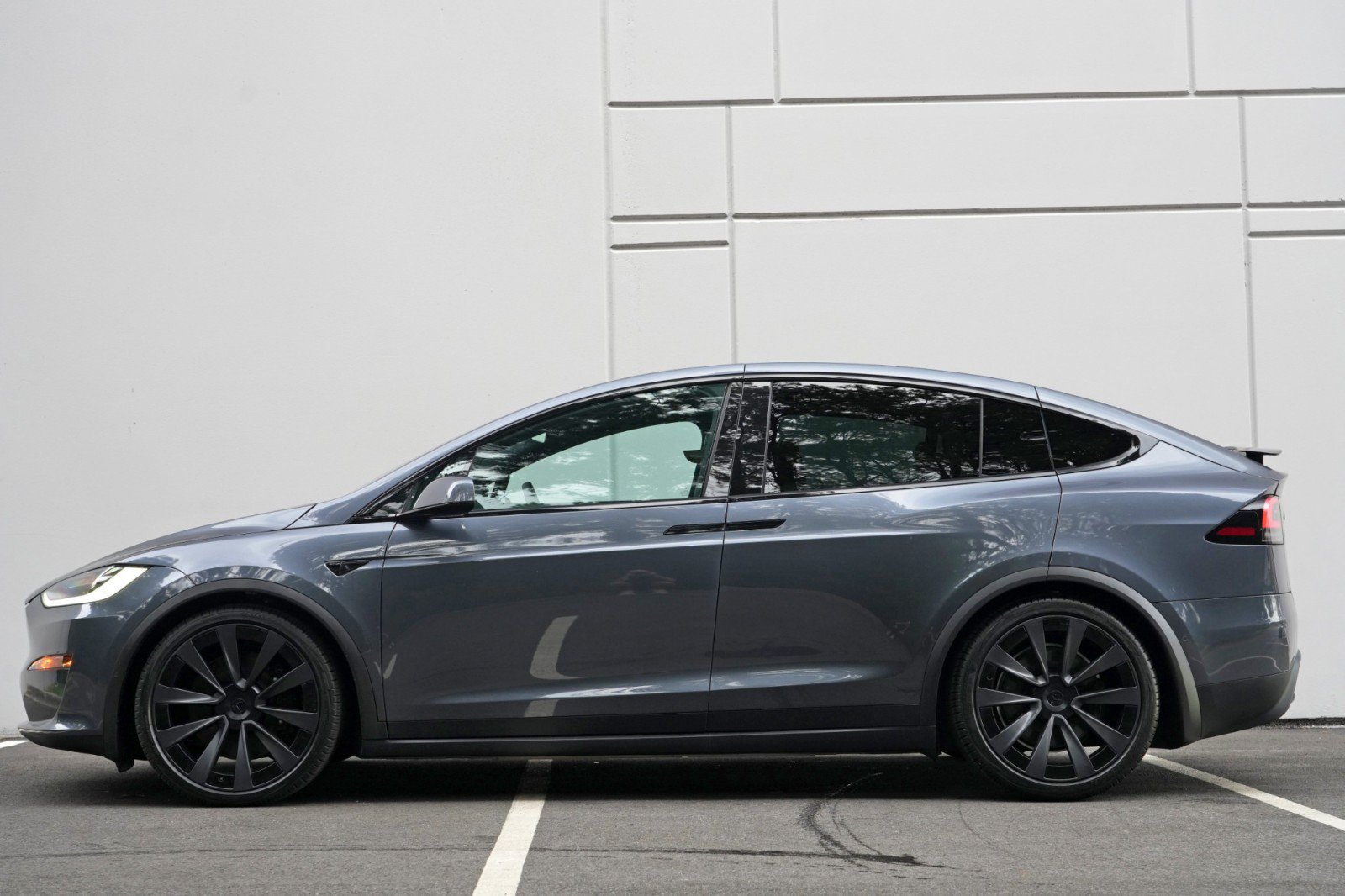 Used 2023 Tesla Model X AWD/4WD image 9
