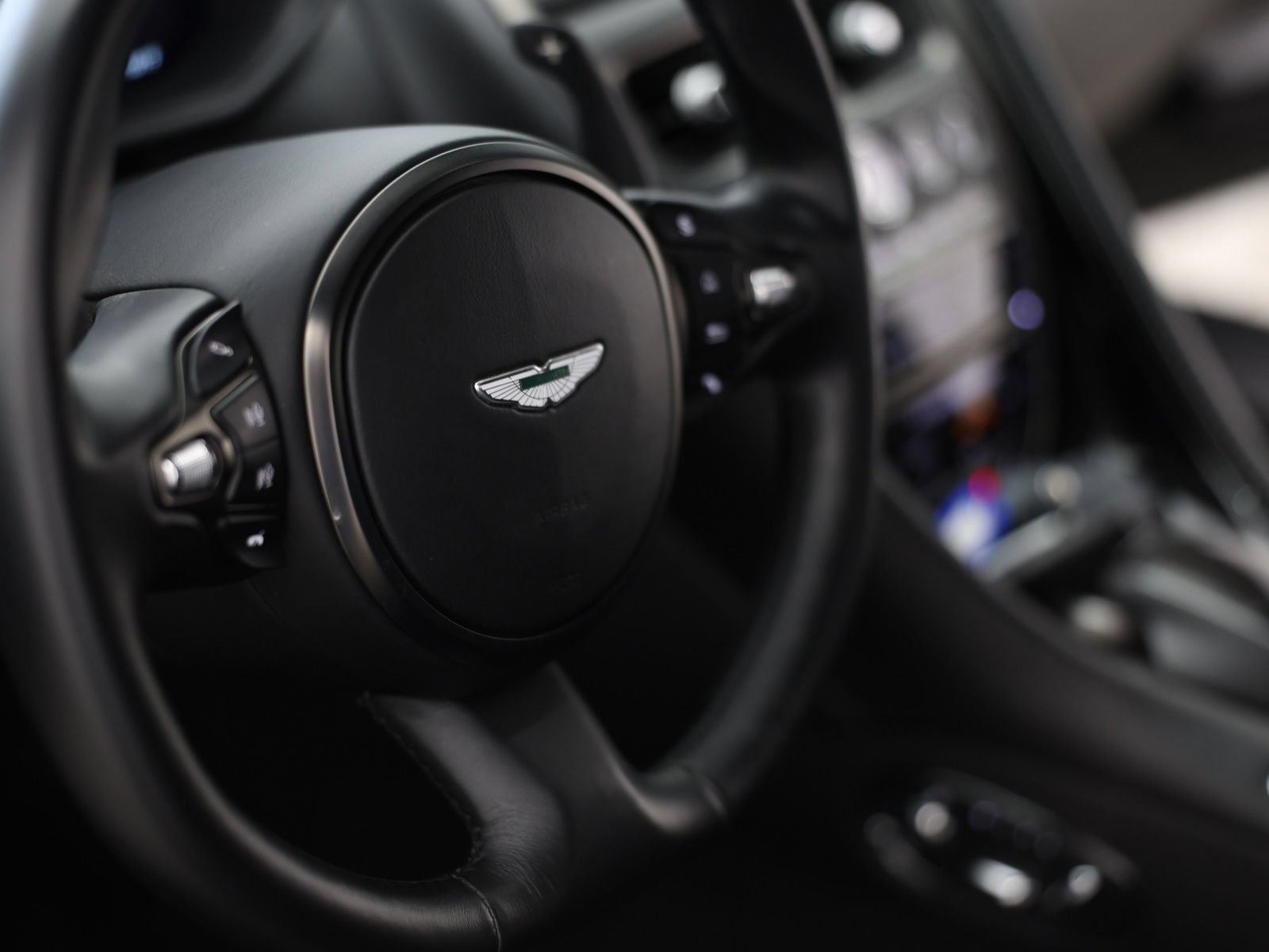 Used 2018 Aston Martin DB11 V12 RWD image 37