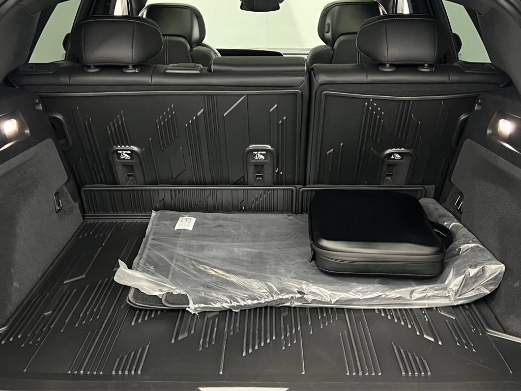 Used 2025 Cadillac Lyriq Luxury w/ LPO, Floor Liner Package AWD/4WD image 22